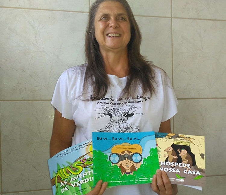 Angela apresenta novos livros