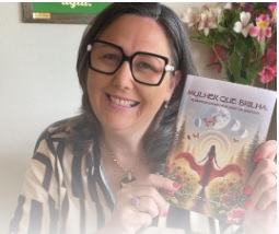 Laehrce compartilha vivência em livro